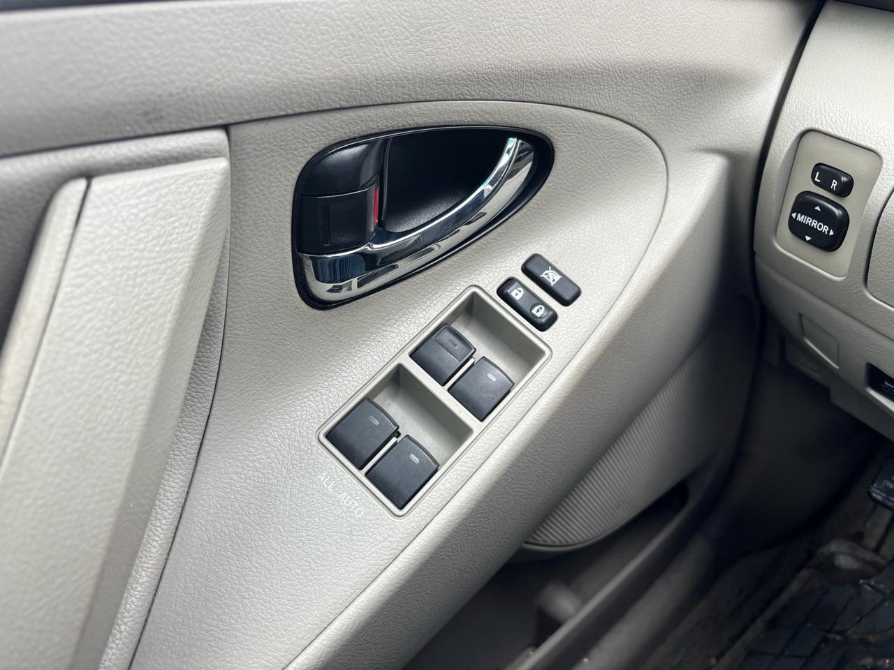 2010 Toyota Camry 4 Cyl. Leather Auto LE Photo