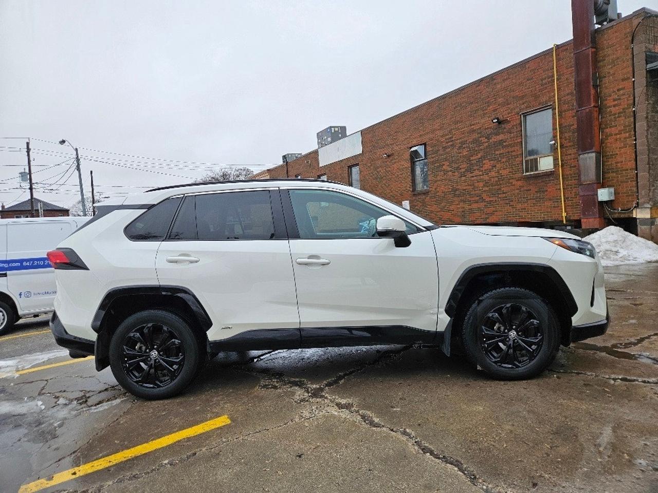 2022 Toyota RAV4 HYBRID SE AWD-SUNROOF-DRIVE ASSISTANCE Photo4