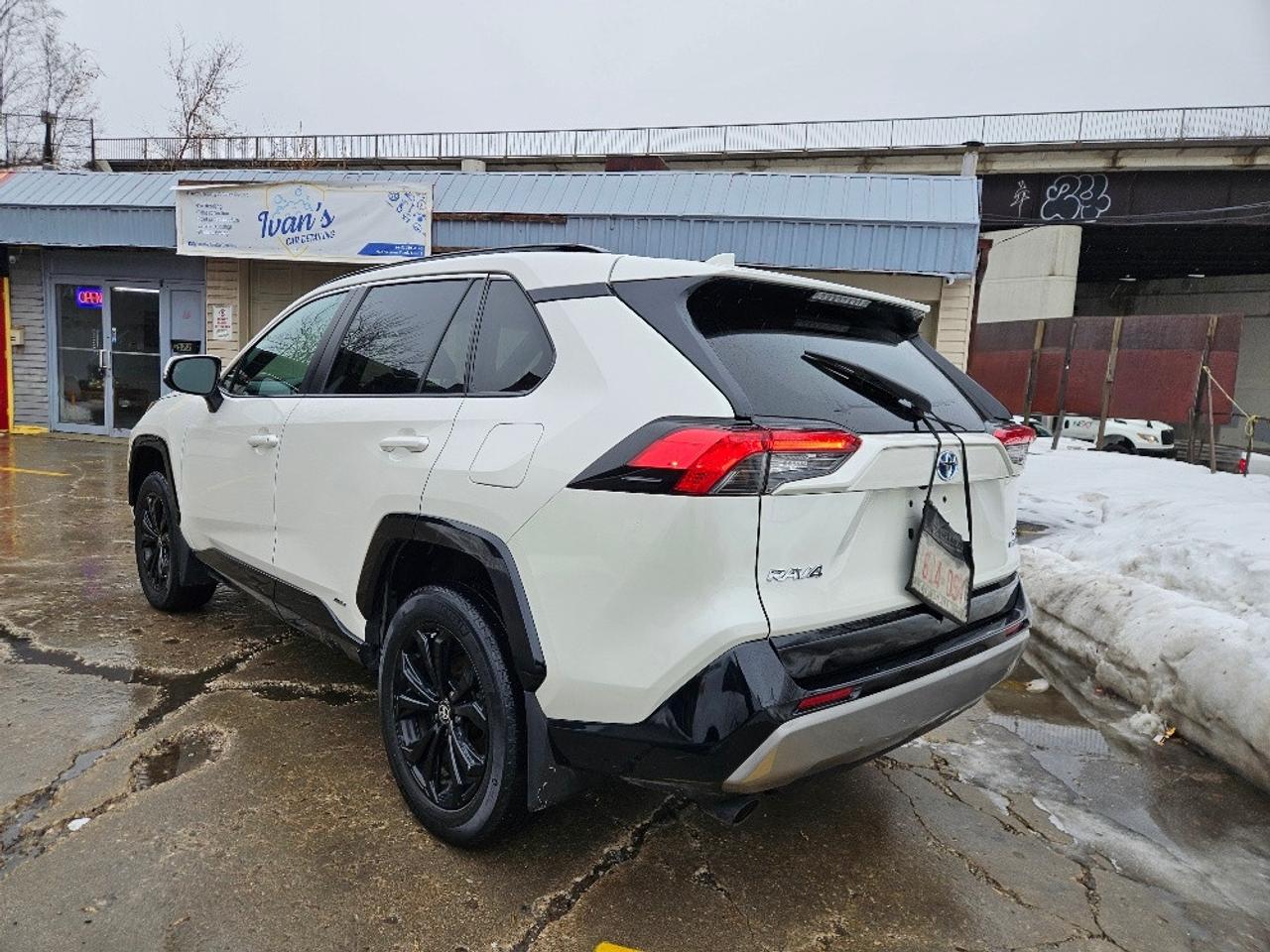 2022 Toyota RAV4 HYBRID SE AWD-SUNROOF-DRIVE ASSISTANCE Photo2