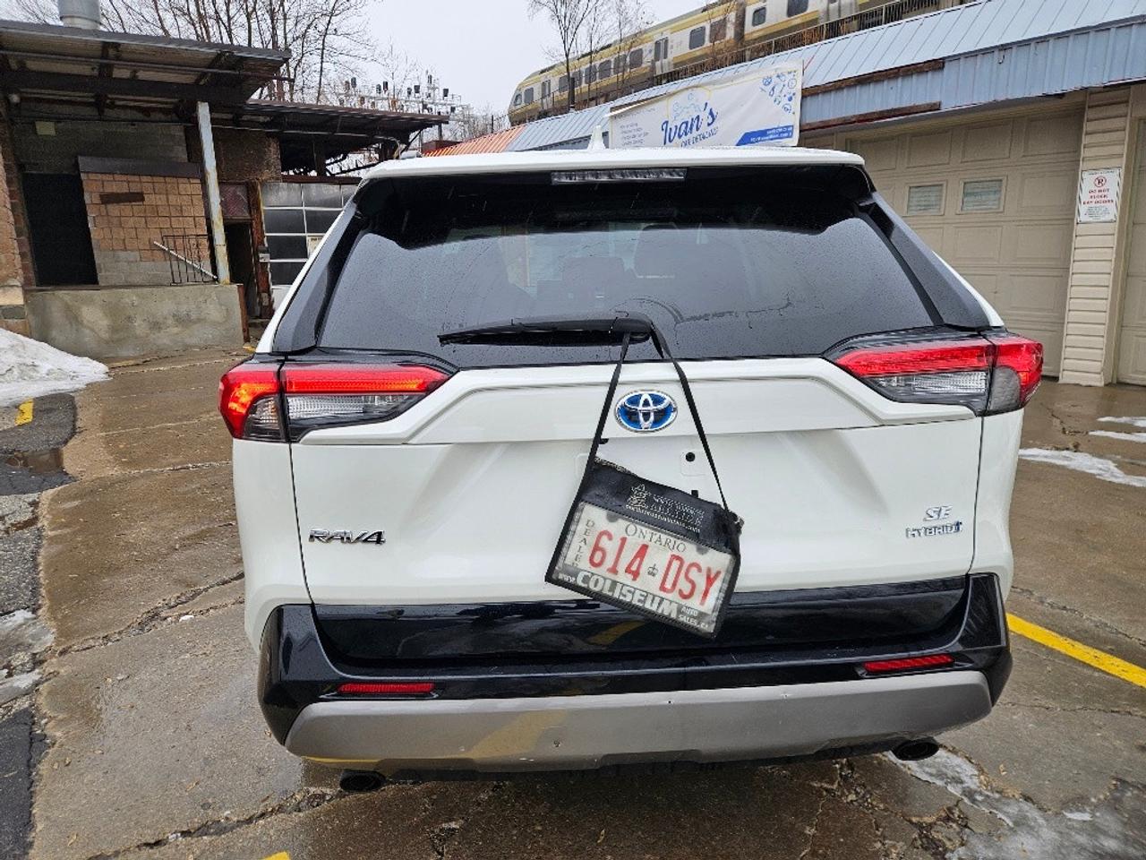 2022 Toyota RAV4 HYBRID SE AWD-SUNROOF-DRIVE ASSISTANCE Photo3