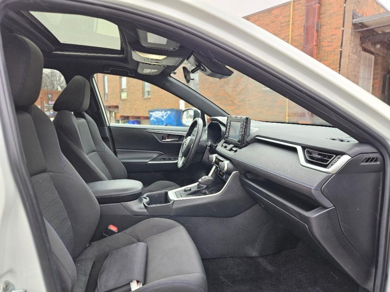 2022 Toyota RAV4 HYBRID SE AWD-SUNROOF-DRIVE ASSISTANCE Photo