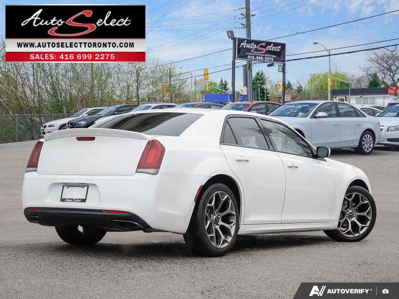 2017 Chrysler 300 Apple Carplay - Panoramic Sunroof - Clean Carfax Photo