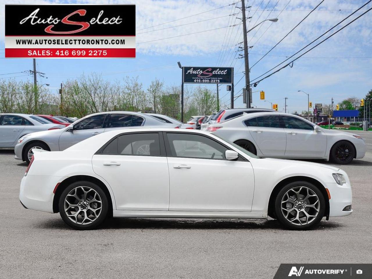 2017 Chrysler 300 Apple Carplay - Panoramic Sunroof - Clean Carfax Photo