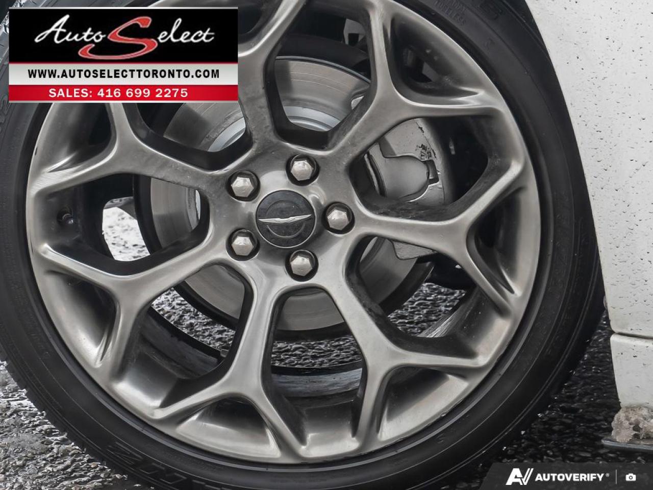 2017 Chrysler 300 Apple Carplay - Panoramic Sunroof - Clean Carfax Photo