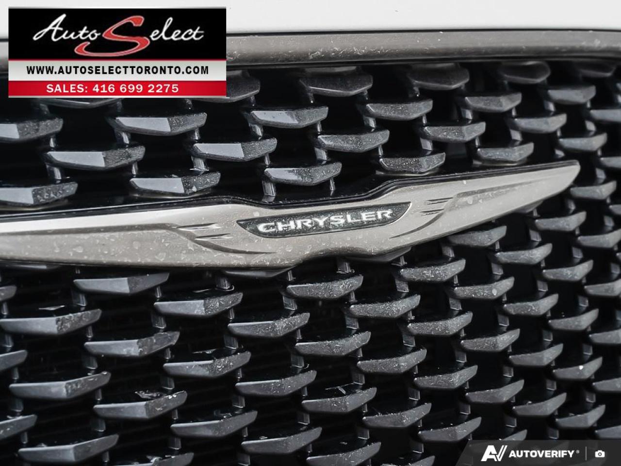 2017 Chrysler 300 Apple Carplay - Panoramic Sunroof - Clean Carfax Photo