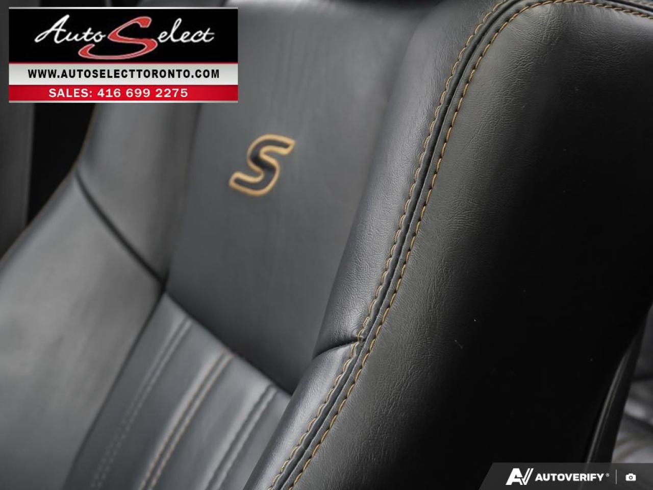 2017 Chrysler 300 Apple Carplay - Panoramic Sunroof - Clean Carfax Photo