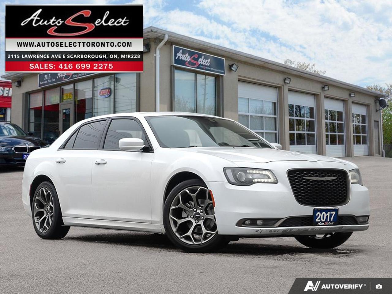 2017 Chrysler 300 Apple Carplay - Panoramic Sunroof - Clean Carfax Photo