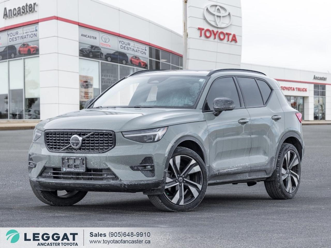 2025 Volvo XC40 B5 AWD Ultra Dark Theme Photo