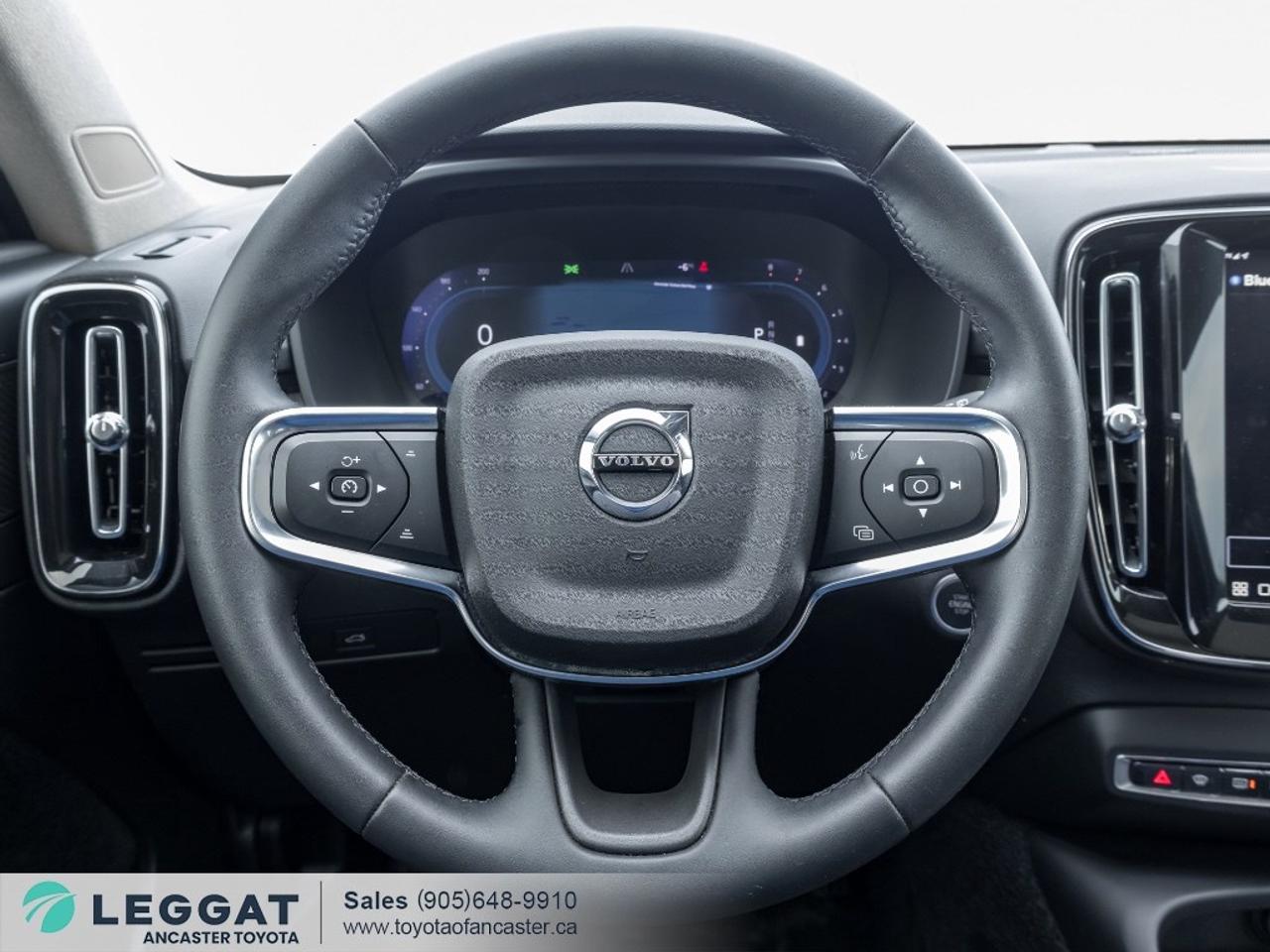 2025 Volvo XC40 B5 AWD Ultra Dark Theme Photo
