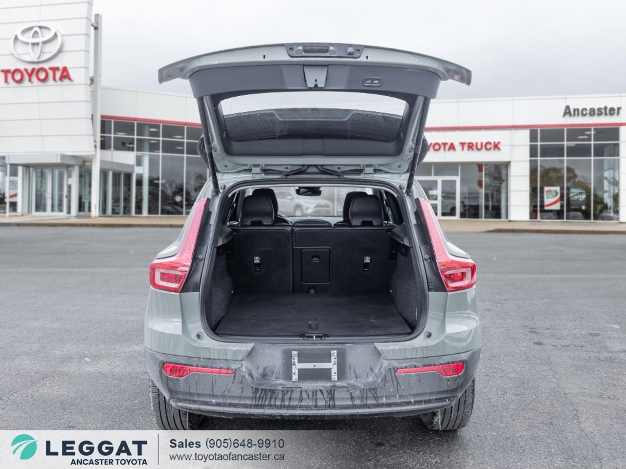 2025 Volvo XC40 B5 AWD Ultra Dark Theme Photo