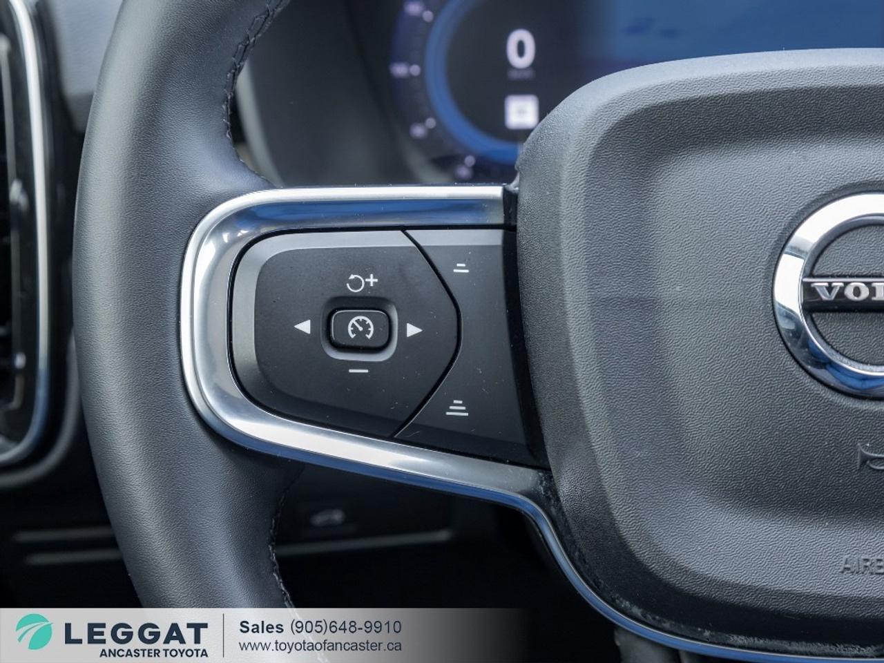 2025 Volvo XC40 B5 AWD Ultra Dark Theme Photo