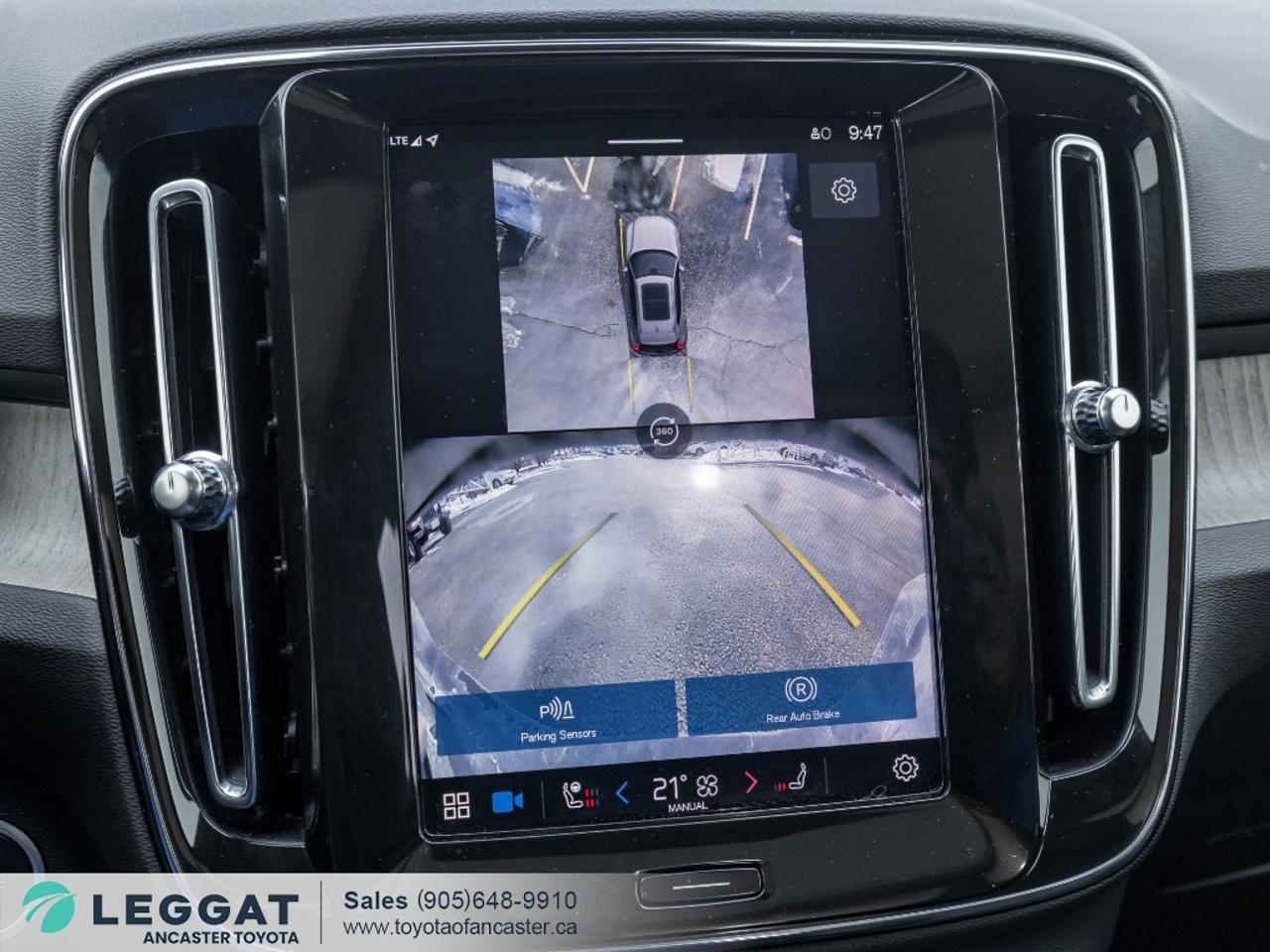 2025 Volvo XC40 B5 AWD Ultra Dark Theme Photo