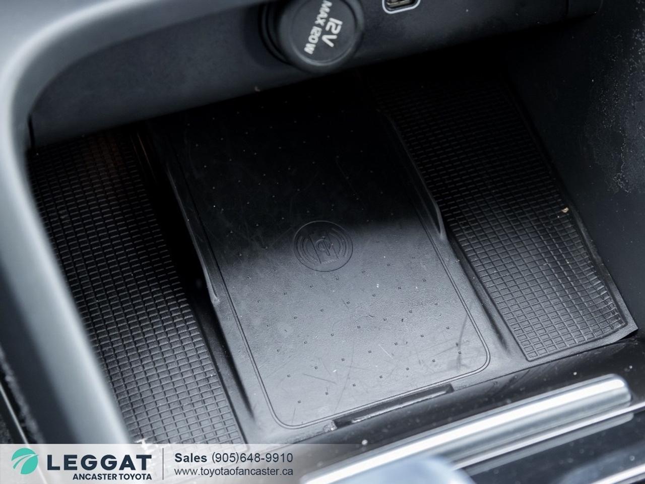 2025 Volvo XC40 B5 AWD Ultra Dark Theme Photo