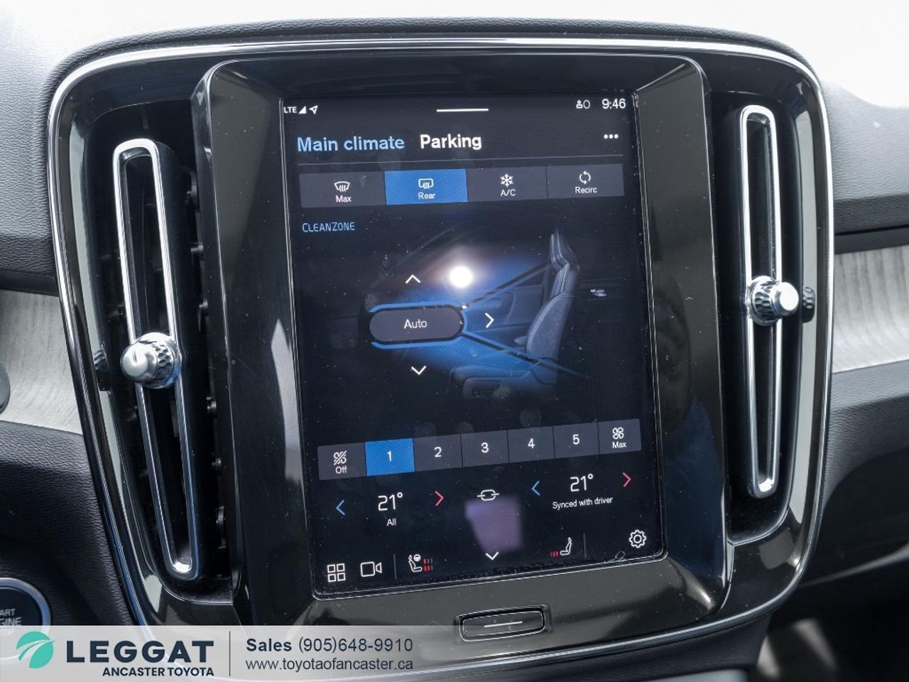 2025 Volvo XC40 B5 AWD Ultra Dark Theme Photo