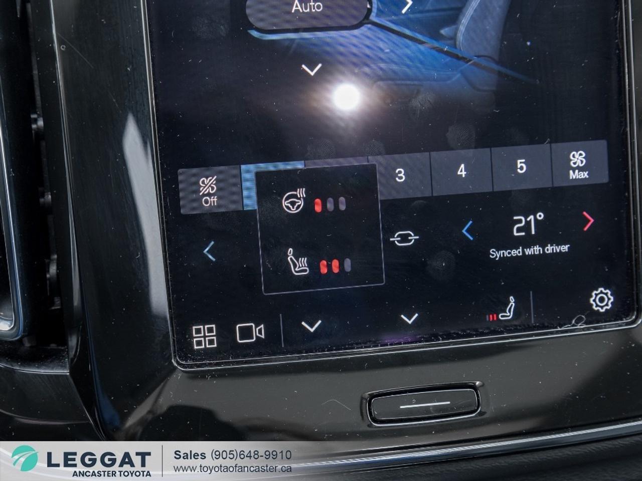 2025 Volvo XC40 B5 AWD Ultra Dark Theme Photo