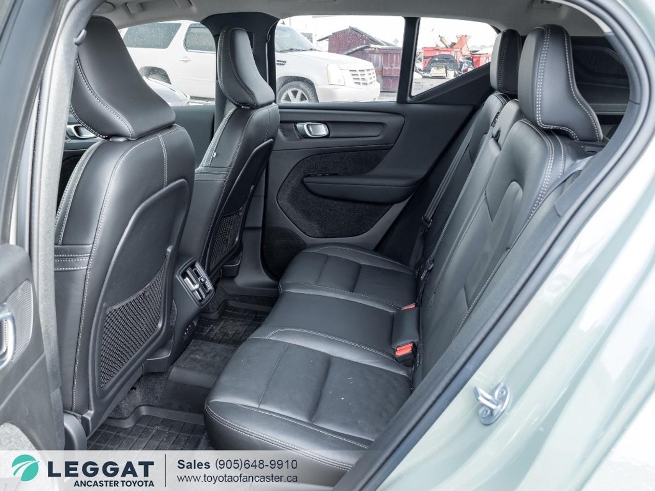 2025 Volvo XC40 B5 AWD Ultra Dark Theme Photo