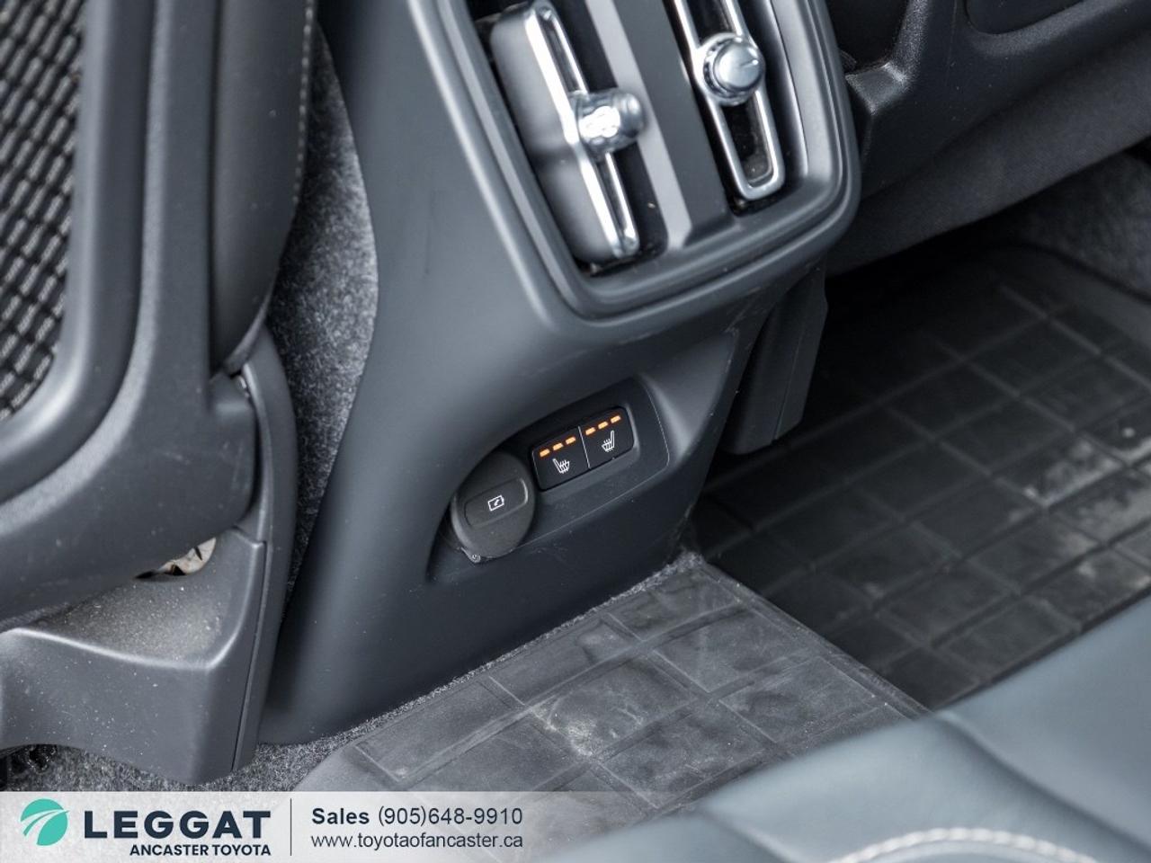 2025 Volvo XC40 B5 AWD Ultra Dark Theme Photo