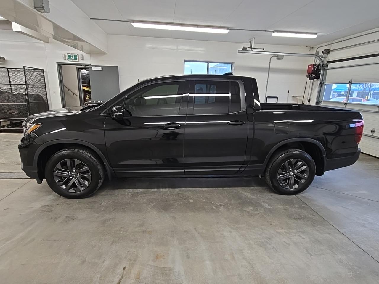 2022 Honda Ridgeline SPORT Photo0