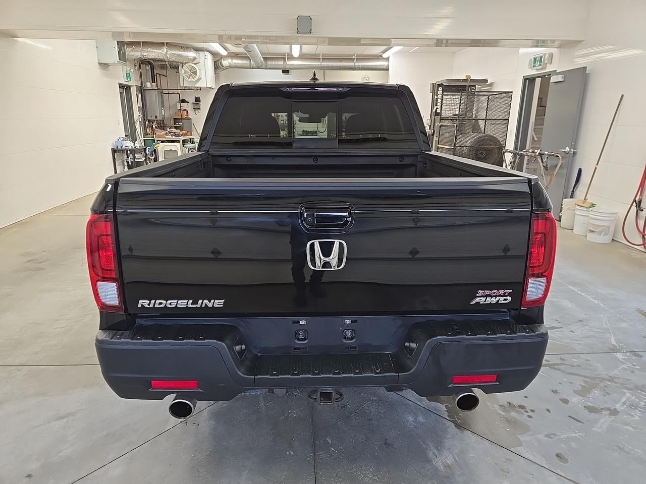 2022 Honda Ridgeline SPORT Photo2