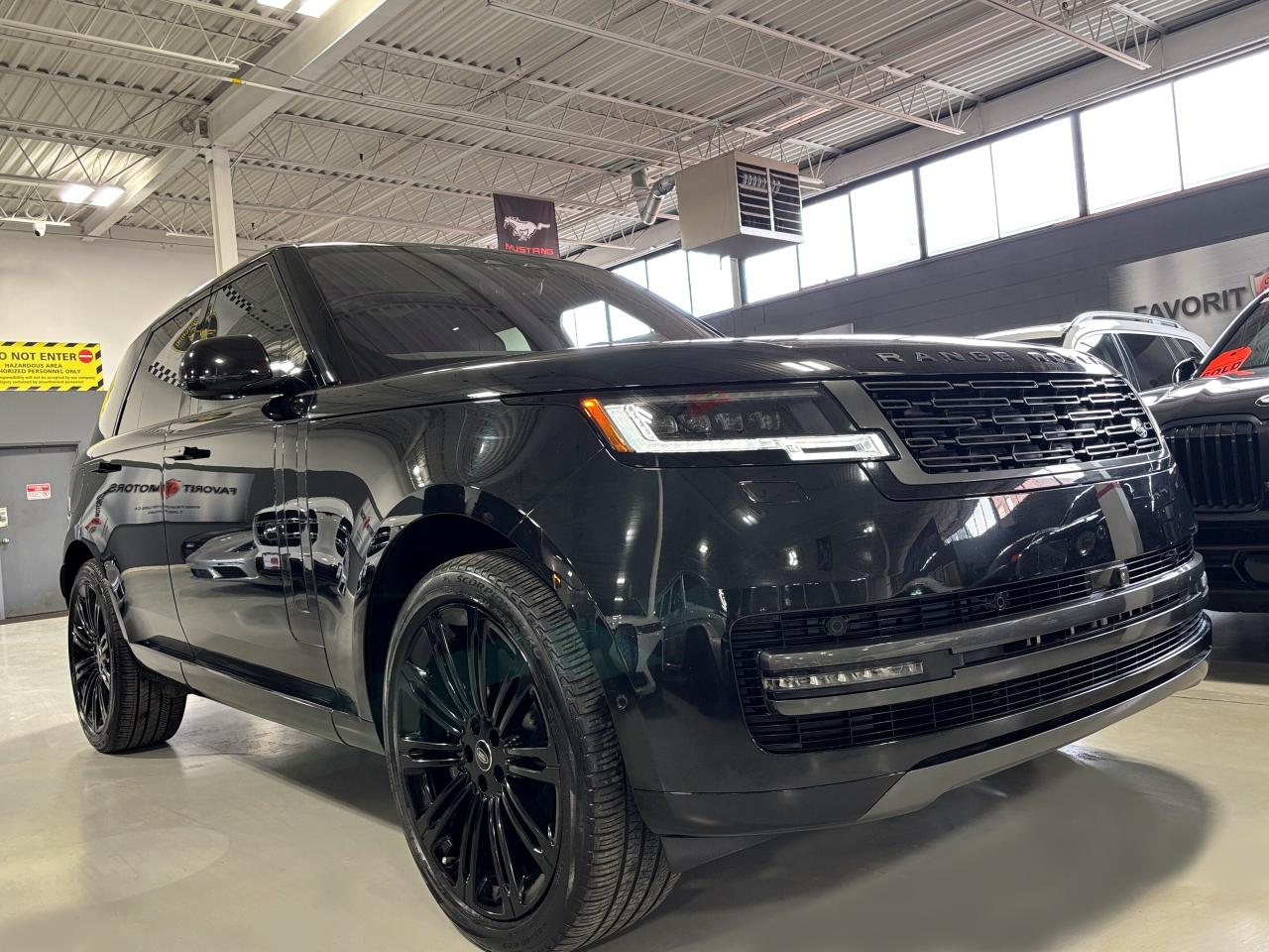 2023 Land Rover Range Rover P530 SE SWB|NO LUX TAX|NAV|HUD|RECLINE|MERIDIAN|++ Photo