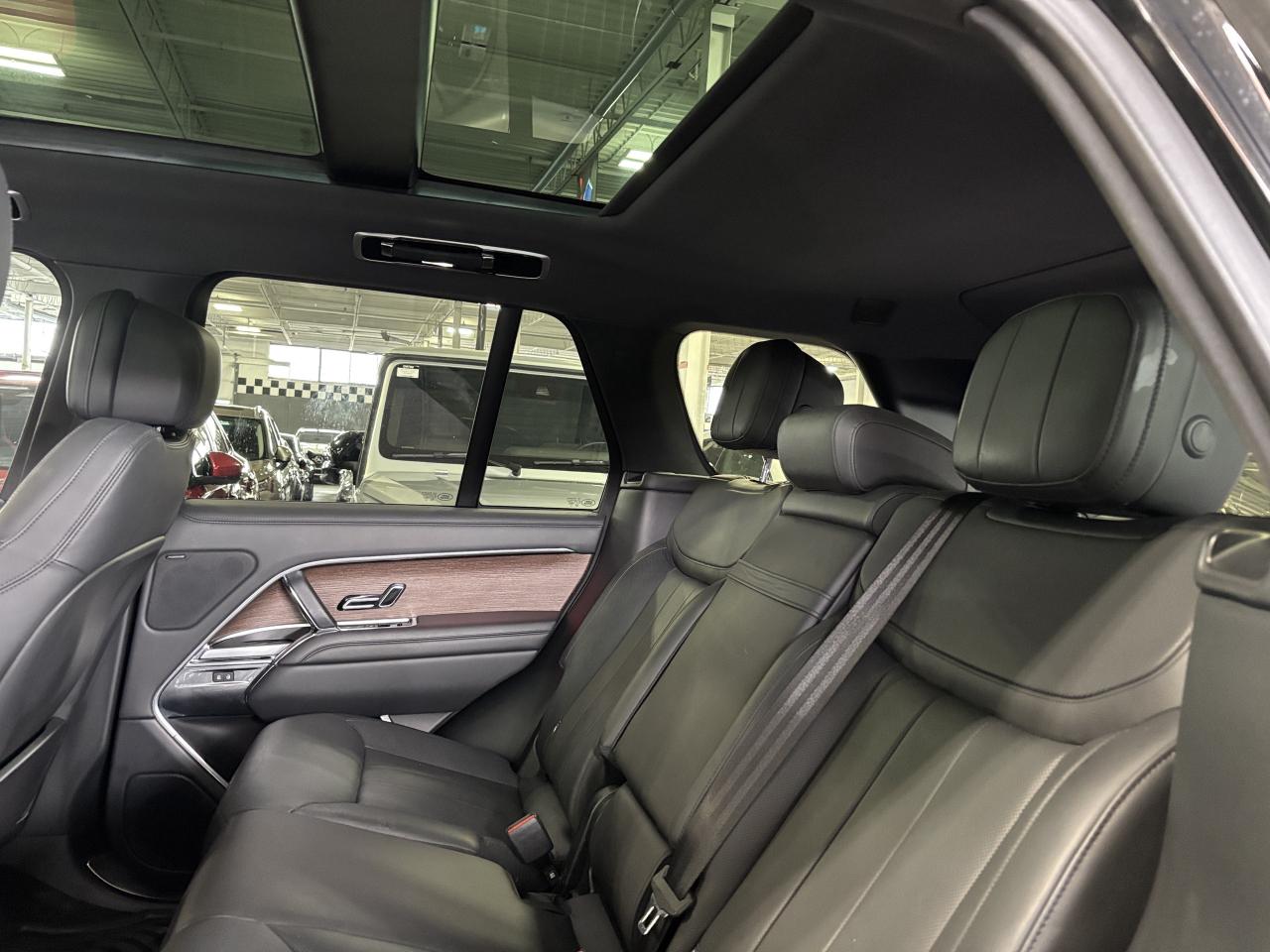 2023 Land Rover Range Rover P530 SE SWB|NO LUX TAX|NAV|HUD|RECLINE|MERIDIAN|++ Photo