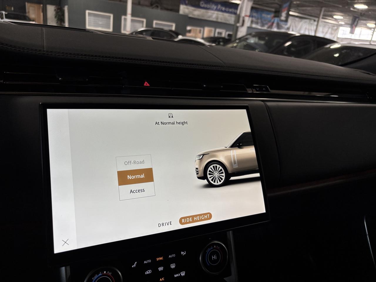 2023 Land Rover Range Rover P530 SE SWB|NO LUX TAX|NAV|HUD|RECLINE|MERIDIAN|++ Photo