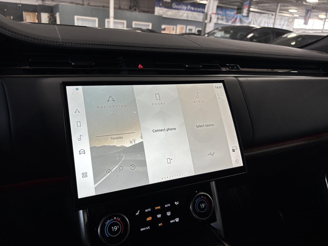 2023 Land Rover Range Rover P530 SE SWB|NO LUX TAX|NAV|HUD|RECLINE|MERIDIAN|++ Photo