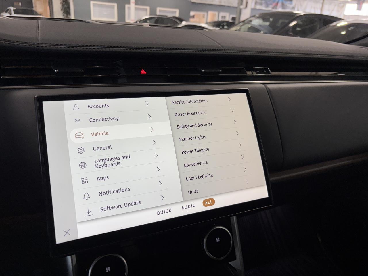 2023 Land Rover Range Rover P530 SE SWB|NO LUX TAX|NAV|HUD|RECLINE|MERIDIAN|++ Photo