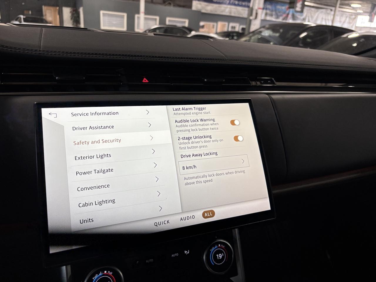 2023 Land Rover Range Rover P530 SE SWB|NO LUX TAX|NAV|HUD|RECLINE|MERIDIAN|++ Photo