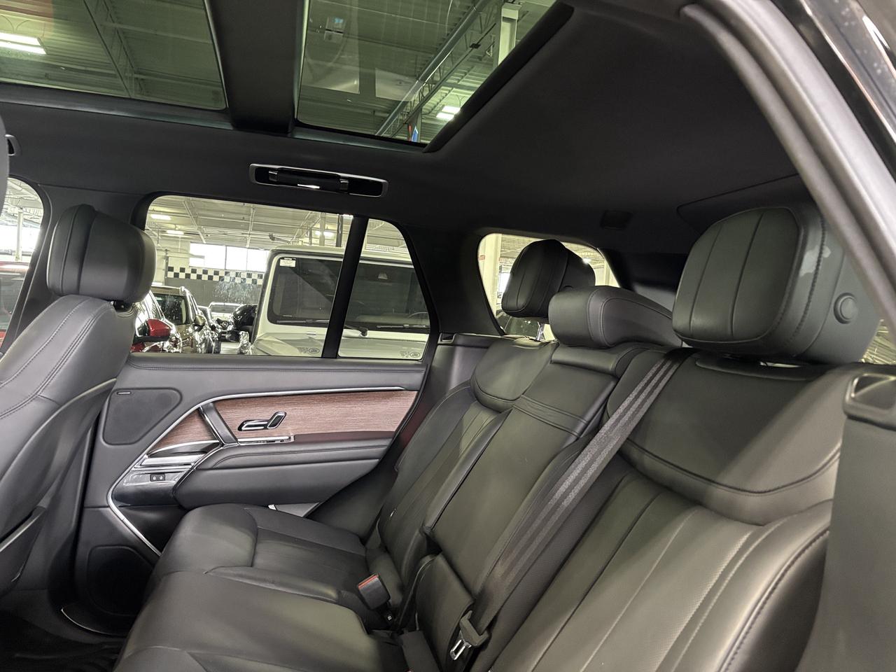 2023 Land Rover Range Rover P530 SE SWB|NO LUX TAX|NAV|HUD|RECLINE|MERIDIAN|++ Photo