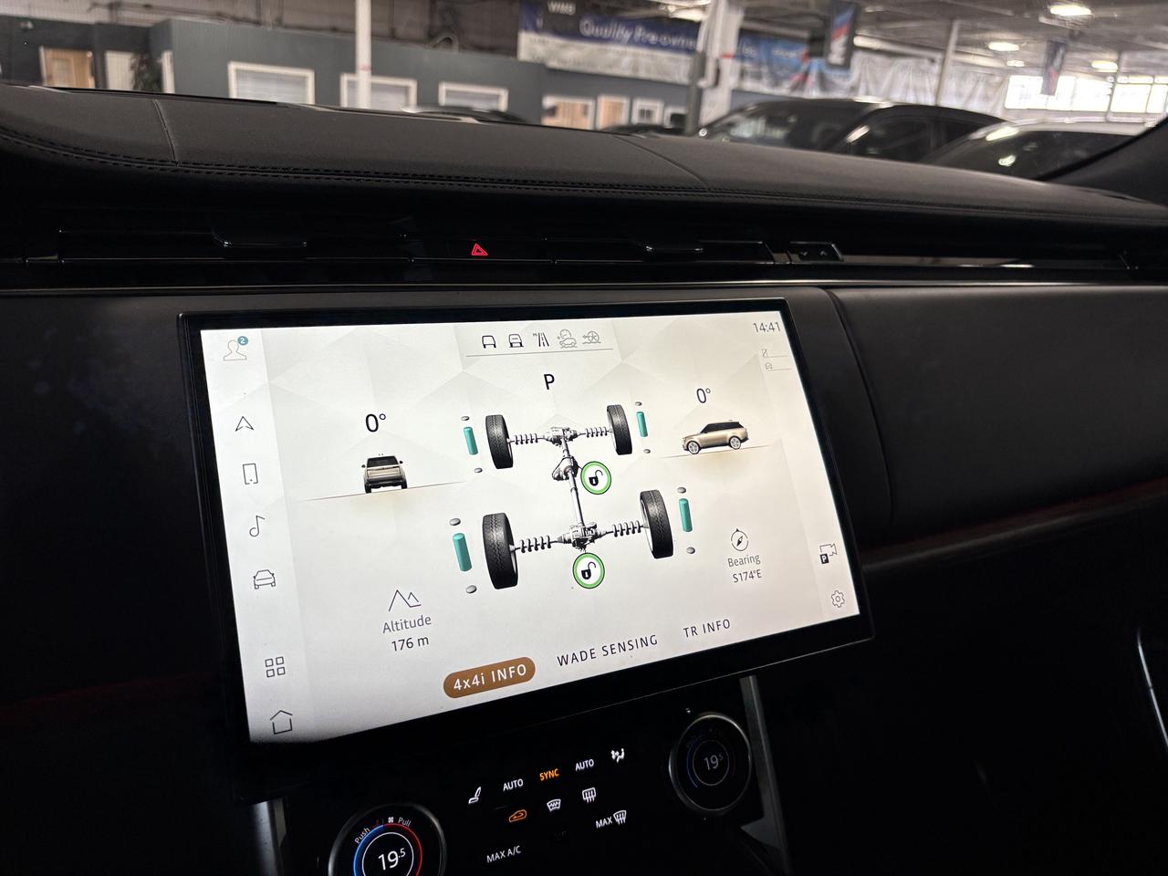 2023 Land Rover Range Rover P530 SE SWB|NO LUX TAX|NAV|HUD|RECLINE|MERIDIAN|++ Photo