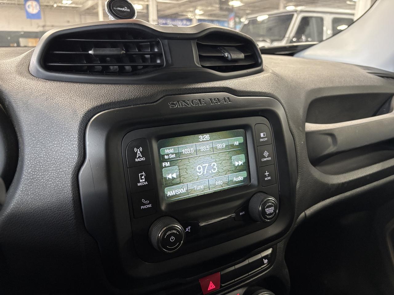 2015 Jeep Renegade Limited|4WD|LEATHER|BACKUPCAMERA|REMOTESTART|+++ Photo