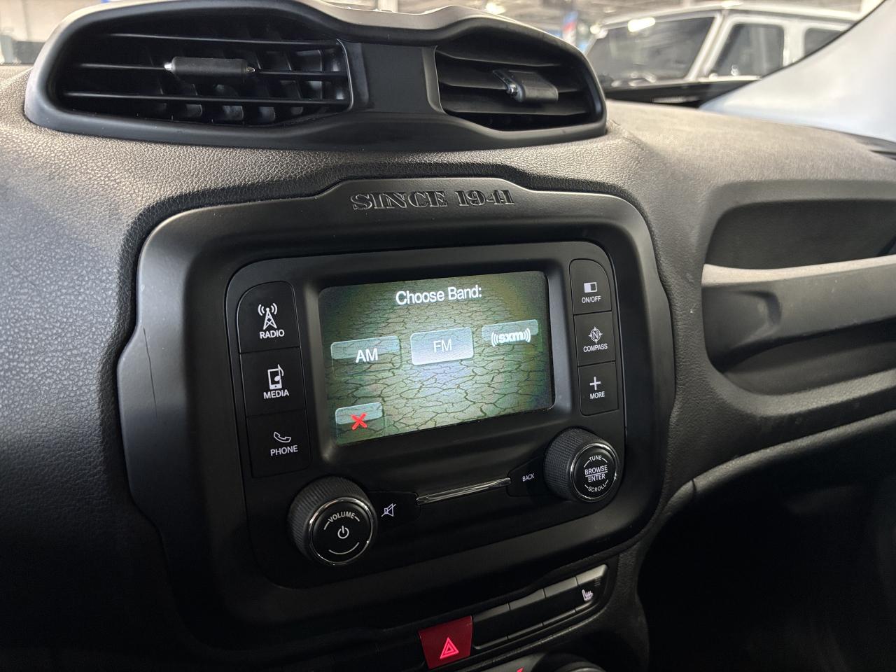 2015 Jeep Renegade Limited|4WD|LEATHER|BACKUPCAMERA|REMOTESTART|+++ Photo