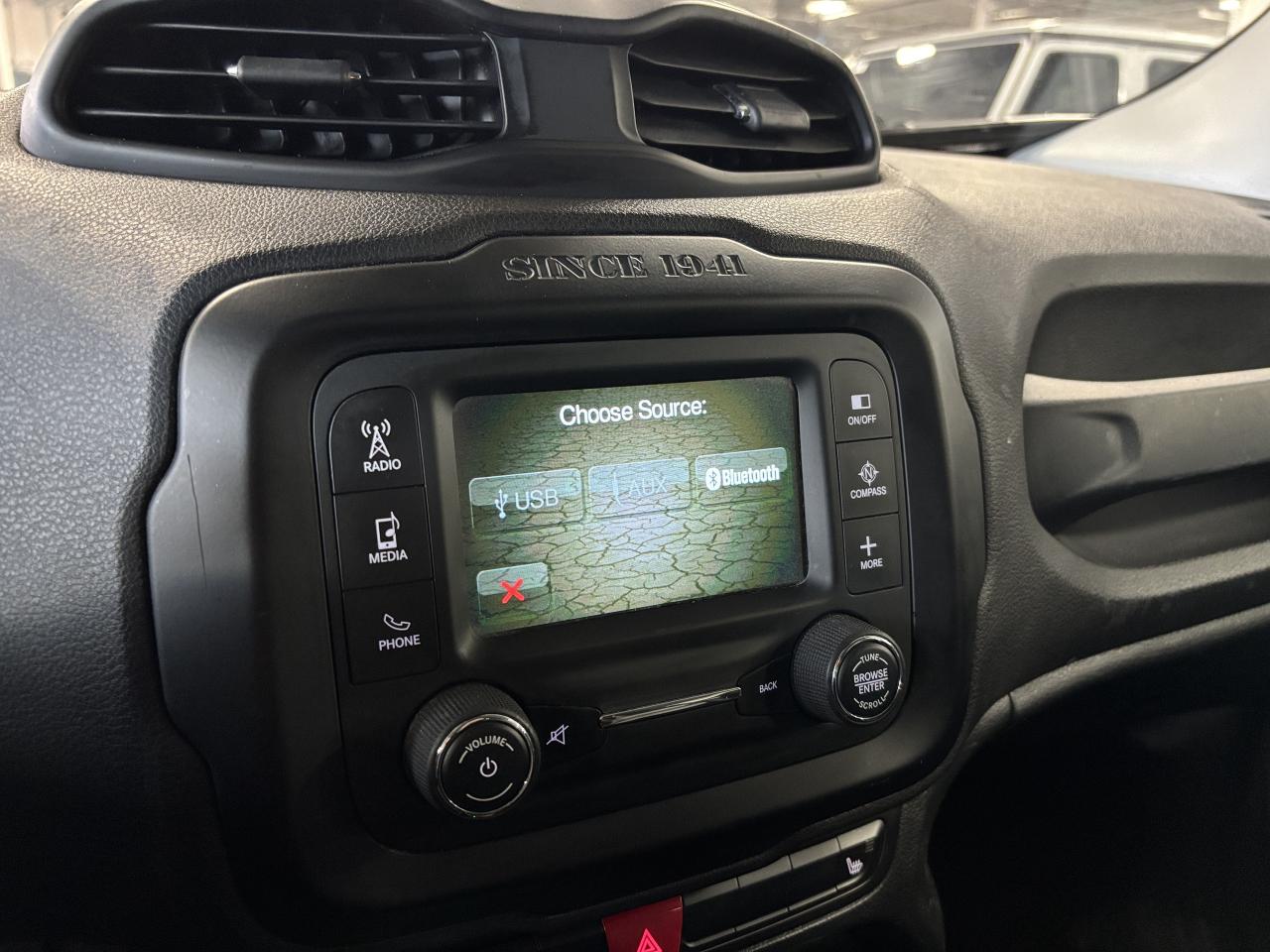 2015 Jeep Renegade Limited|4WD|LEATHER|BACKUPCAMERA|REMOTESTART|+++ Photo