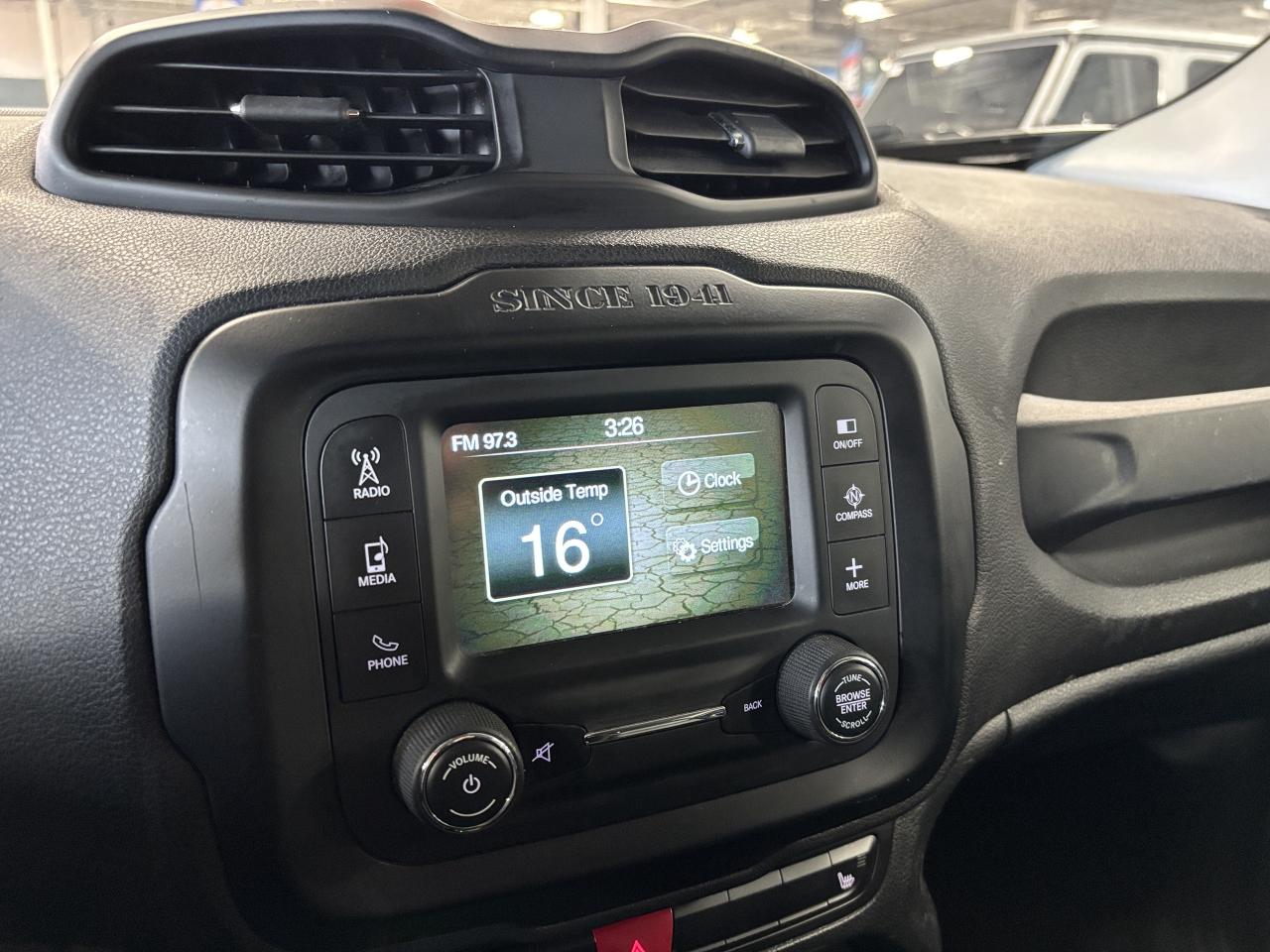 2015 Jeep Renegade Limited|4WD|LEATHER|BACKUPCAMERA|REMOTESTART|+++ Photo