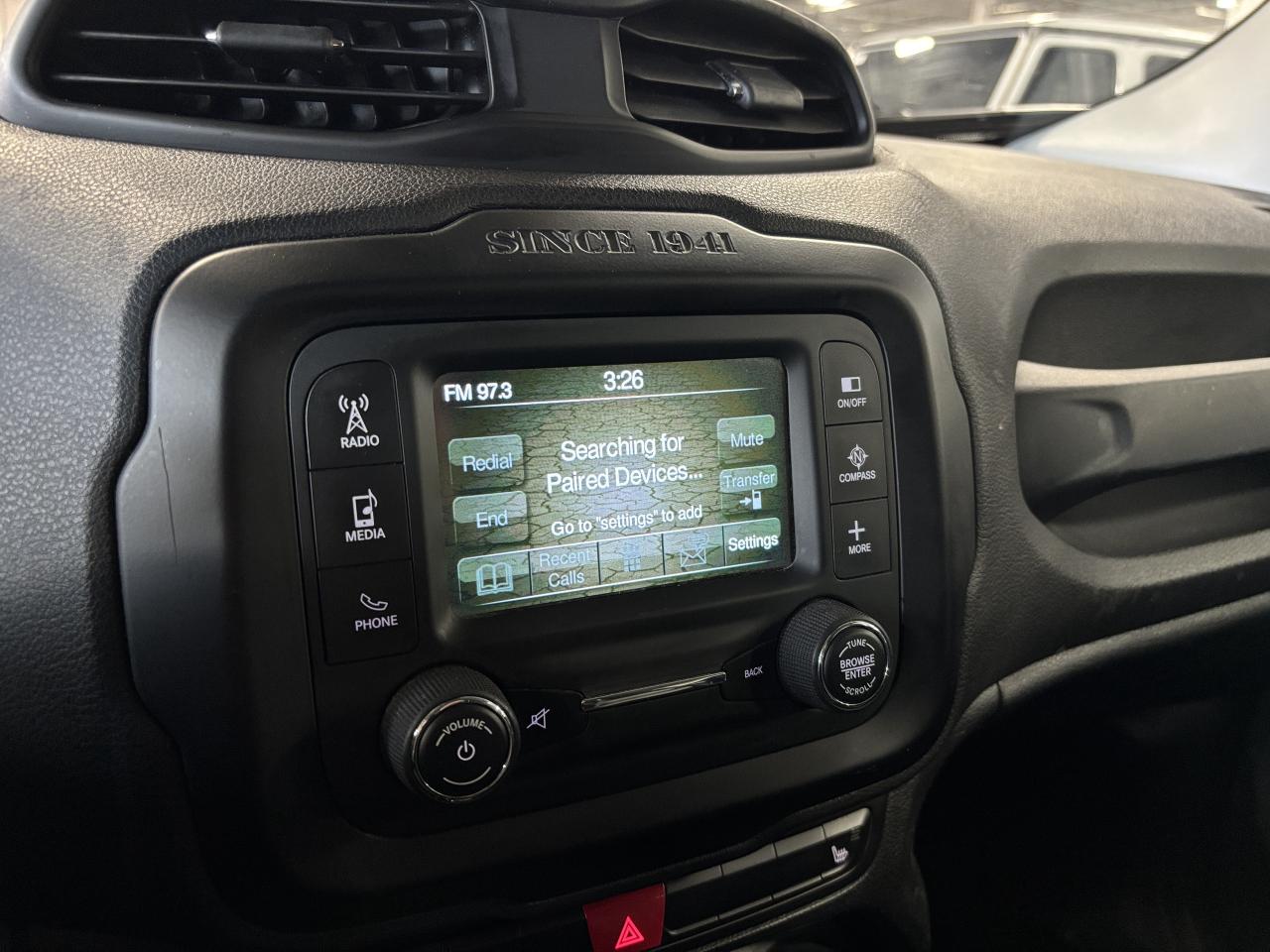 2015 Jeep Renegade Limited|4WD|LEATHER|BACKUPCAMERA|REMOTESTART|+++ Photo
