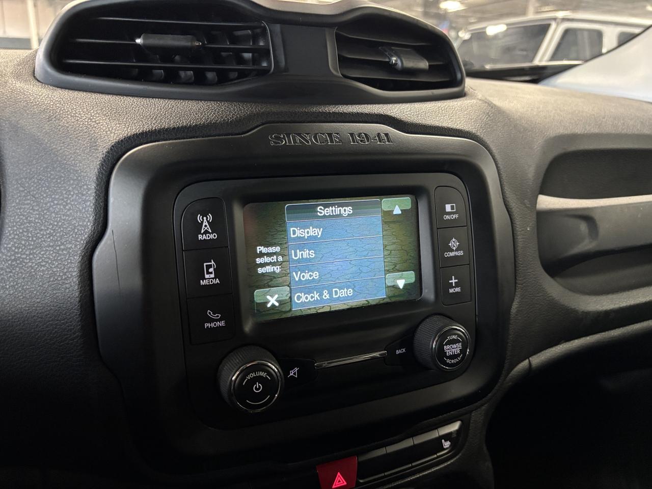 2015 Jeep Renegade Limited|4WD|LEATHER|BACKUPCAMERA|REMOTESTART|+++ Photo
