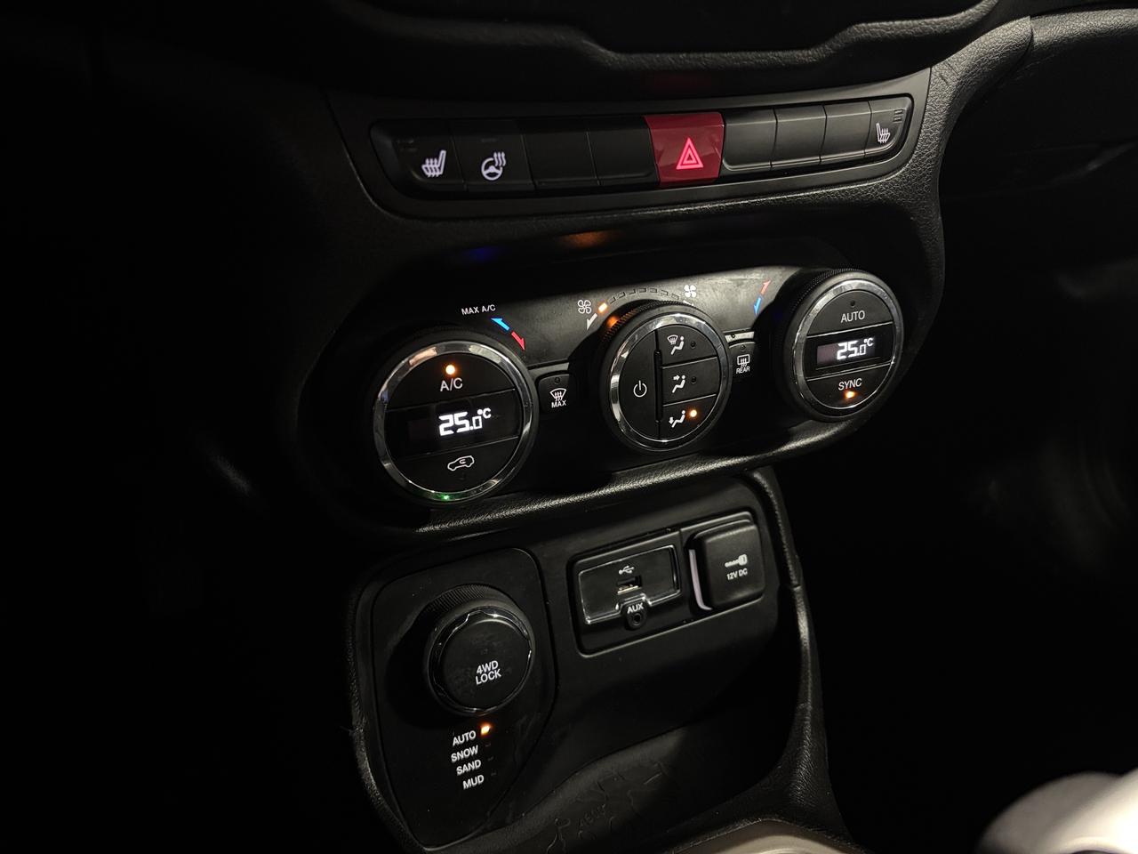 2015 Jeep Renegade Limited|4WD|LEATHER|BACKUPCAMERA|REMOTESTART|+++ Photo