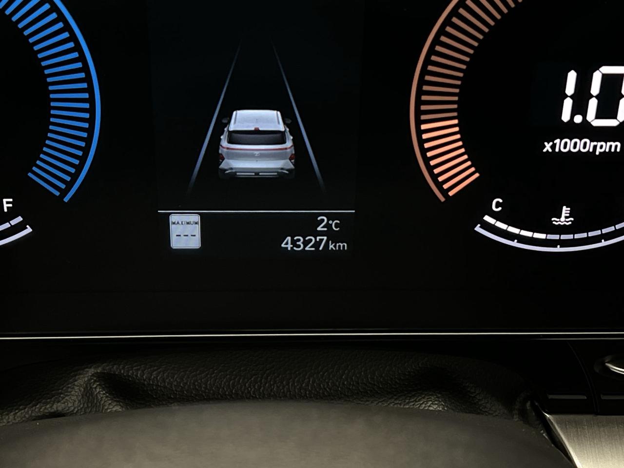 2025 Hyundai KONA TREND AWD |4,000KMS! | LEATHER | SUNROOF | CARPLAY Photo