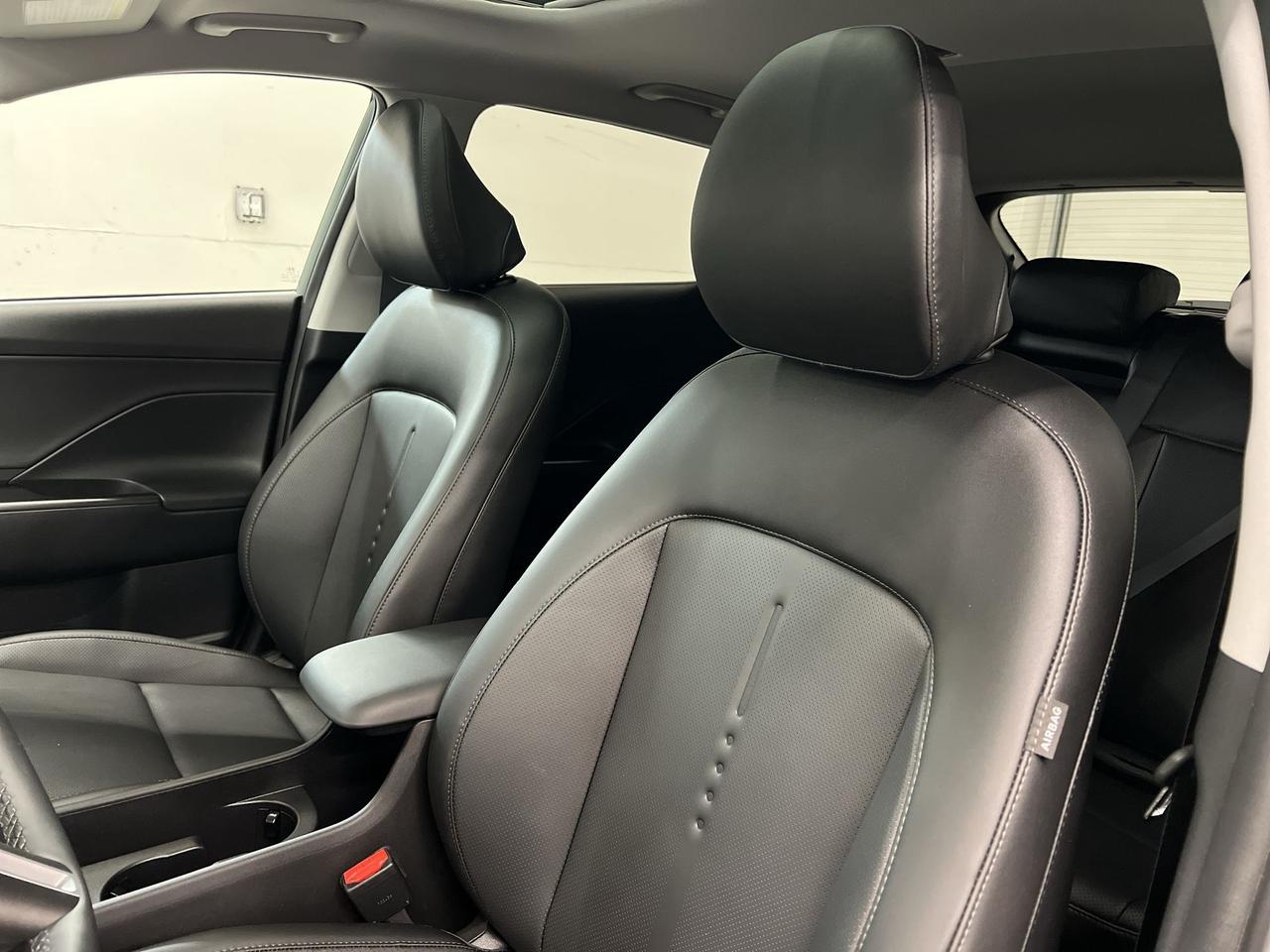 2025 Hyundai KONA TREND AWD |4,000KMS! | LEATHER | SUNROOF | CARPLAY Photo