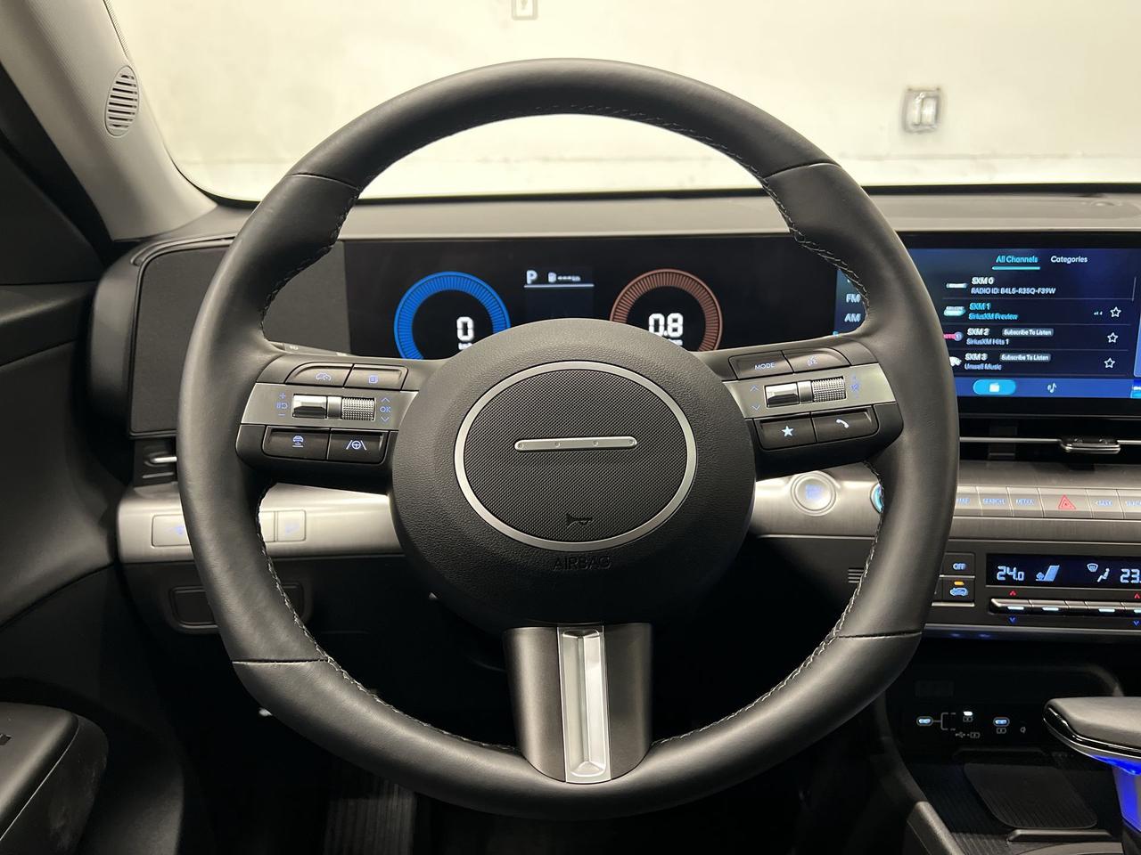 2025 Hyundai KONA TREND AWD |4,000KMS! | LEATHER | SUNROOF | CARPLAY Photo