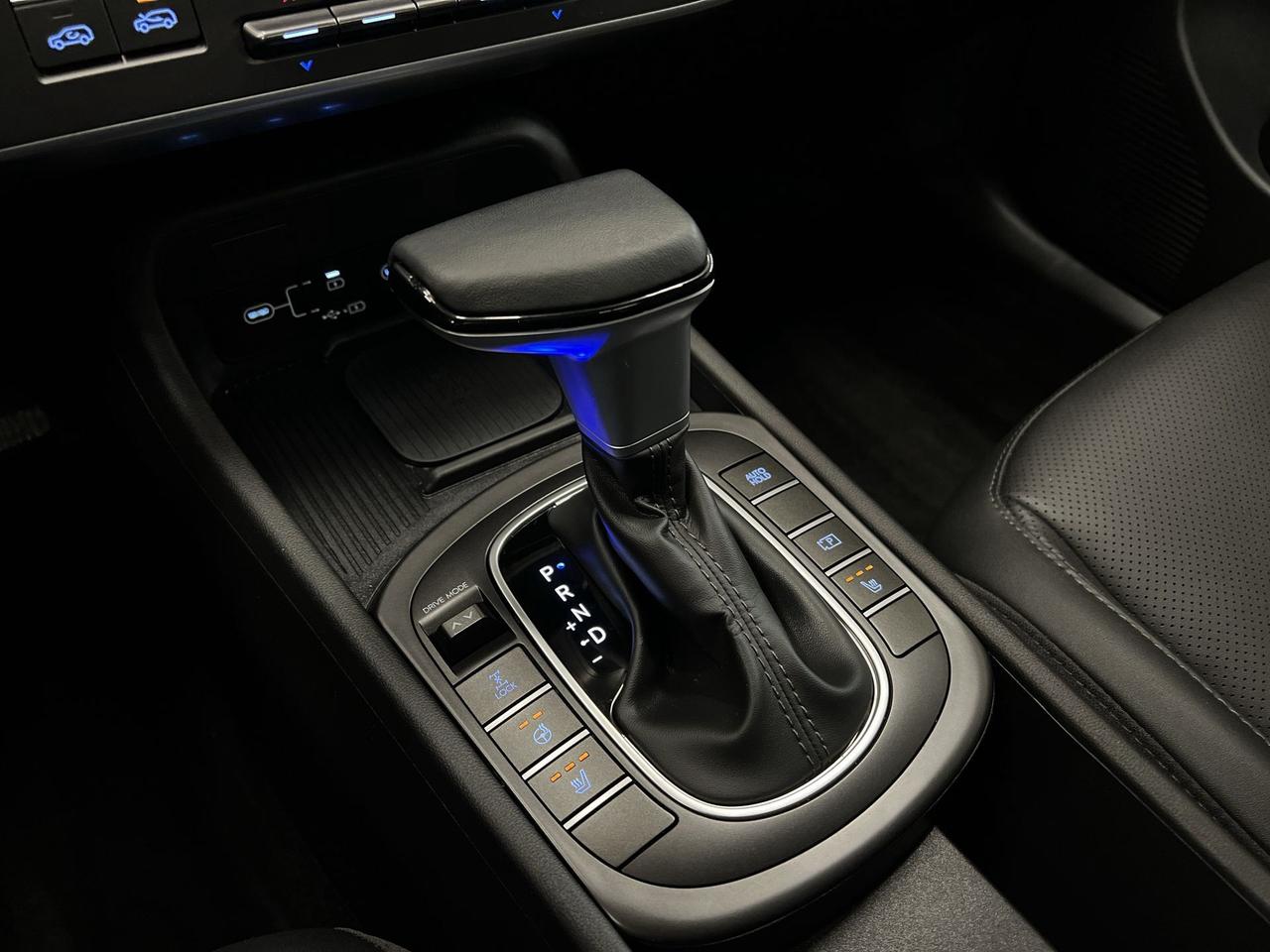 2025 Hyundai KONA TREND AWD |4,000KMS! | LEATHER | SUNROOF | CARPLAY Photo