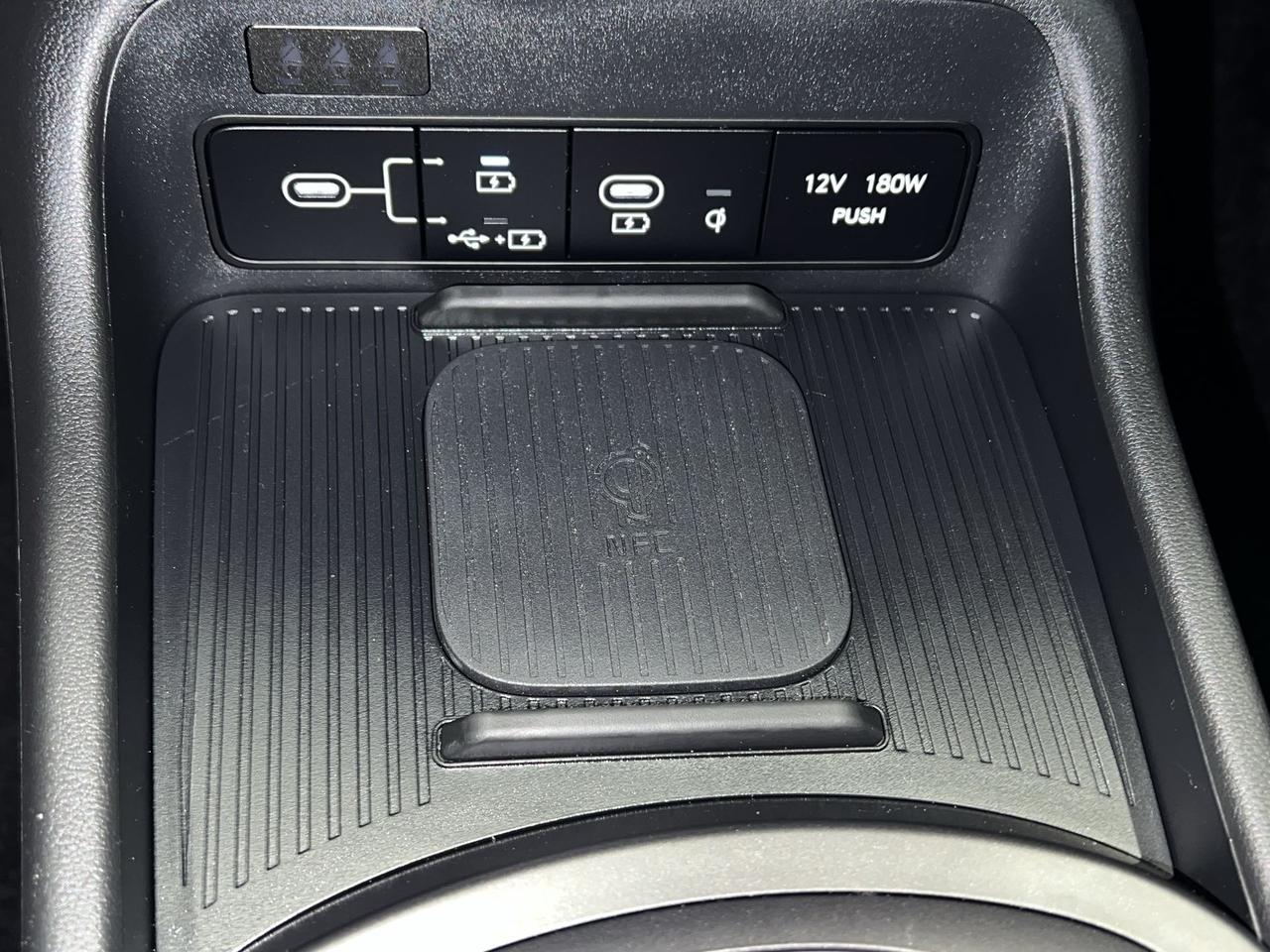 2025 Hyundai KONA TREND AWD |4,000KMS! | LEATHER | SUNROOF | CARPLAY Photo