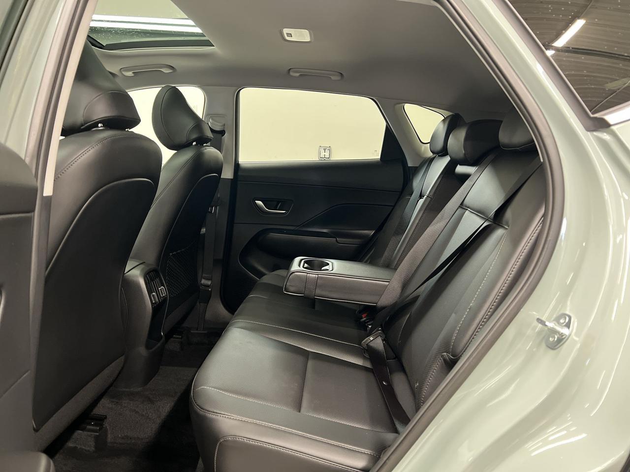 2025 Hyundai KONA TREND AWD |4,000KMS! | LEATHER | SUNROOF | CARPLAY Photo