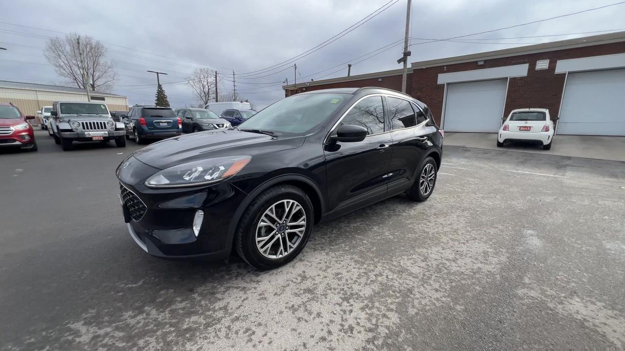 2020 Ford Escape SEL | HTD LEATHER |CARPLAY | REMOTE START | ALLOYS Photo