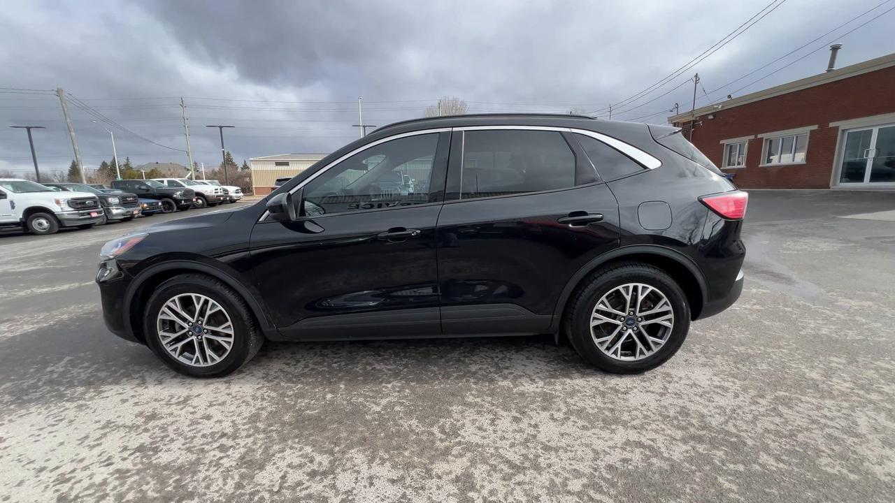 2020 Ford Escape SEL | HTD LEATHER |CARPLAY | REMOTE START | ALLOYS Photo