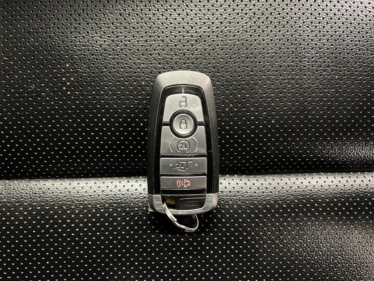 2020 Ford Escape SEL | HTD LEATHER |CARPLAY | REMOTE START | ALLOYS Photo