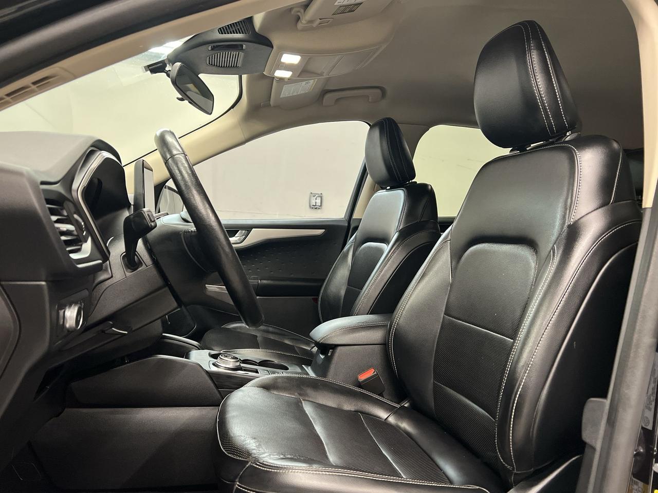 2020 Ford Escape SEL | HTD LEATHER |CARPLAY | REMOTE START | ALLOYS Photo