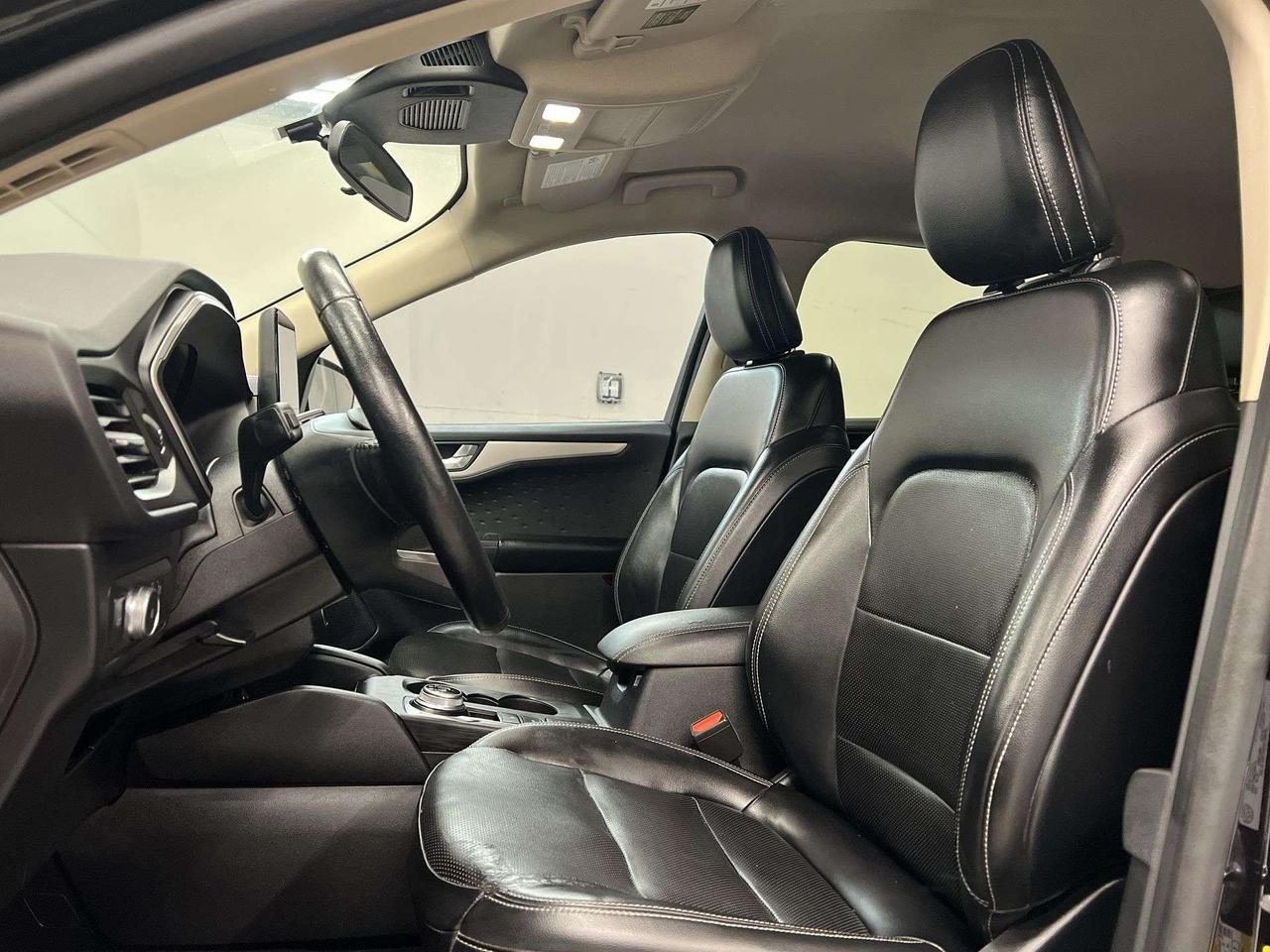 2020 Ford Escape SEL | HTD LEATHER |CARPLAY | REMOTE START | ALLOYS Photo