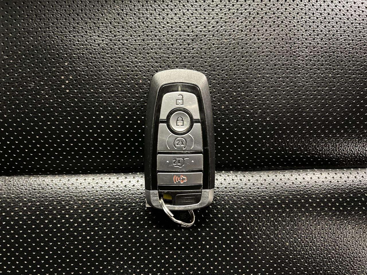 2020 Ford Escape SEL | HTD LEATHER |CARPLAY | REMOTE START | ALLOYS Photo